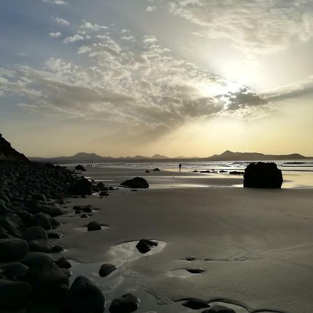 El Charquito Lägenhet Famara Exteriör bild